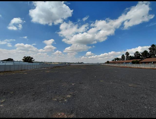 8,499M² INDUSTRIAL YARD TO LET IN BREDELL